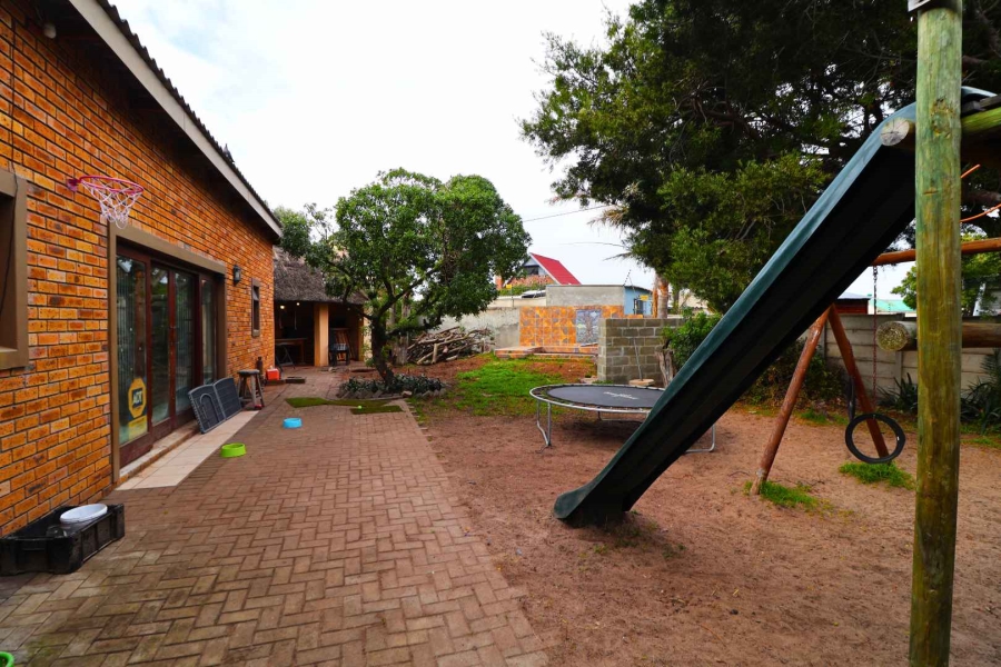4 Bedroom Property for Sale in Sandbaai Western Cape